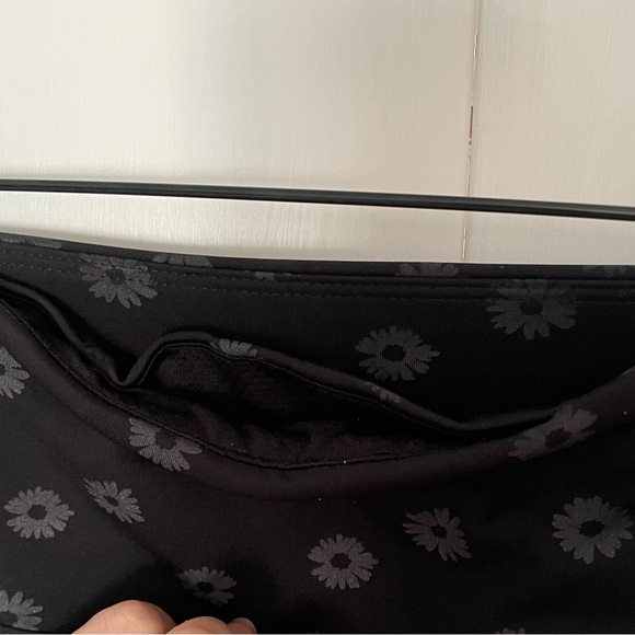 Nanette Lepore Play Compression Shorts Black and Silver Floral Size Small - Picture 6 of 8